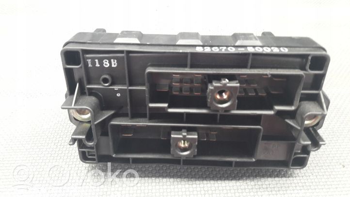 Lexus LS 400 Sulakemoduuli 8267050020