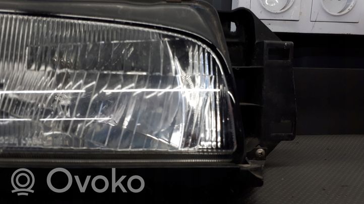 Mazda 323 Lampa przednia 11061301