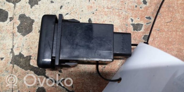 Toyota Starlet (P80) IV Przycisk / Przełącznik ogrzewania szyby przedniej / czołowej 