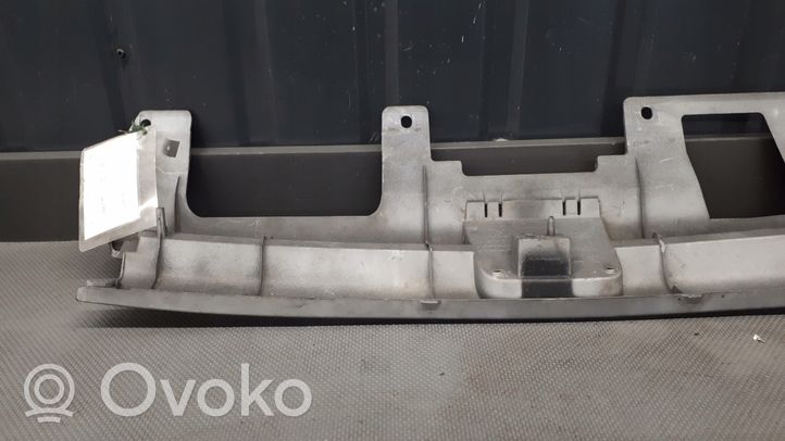 Peugeot 306 Etupuskurin ylempi jäähdytinsäleikkö 9621133177