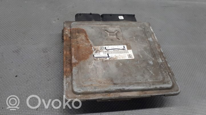 Volkswagen PASSAT B6 Calculateur moteur ECU 03G906018FH