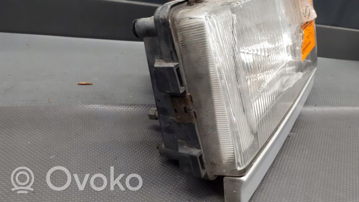 Volvo 740 Lampa przednia 1305239009