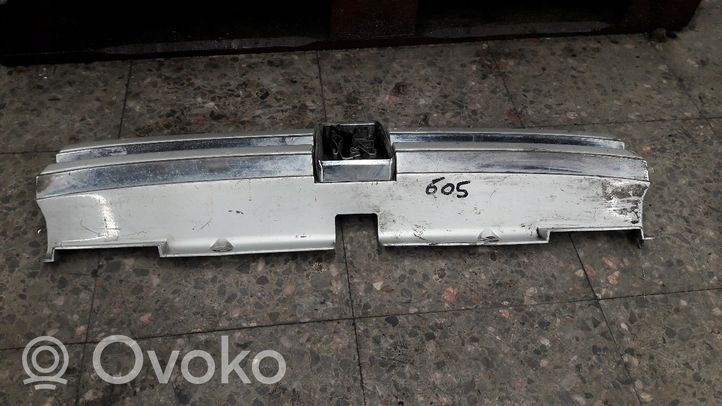 Peugeot 605 Front bumper upper radiator grill 