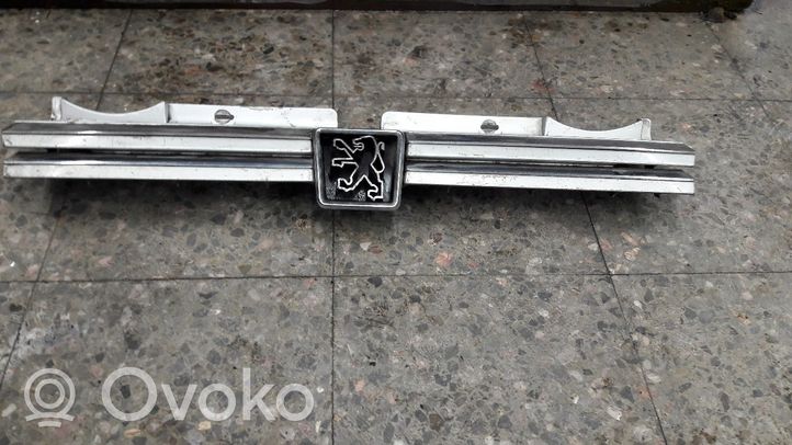 Peugeot 605 Front bumper upper radiator grill 