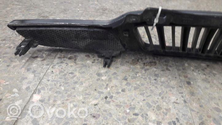 Daewoo Tacuma Grille calandre supérieure de pare-chocs avant 96377693