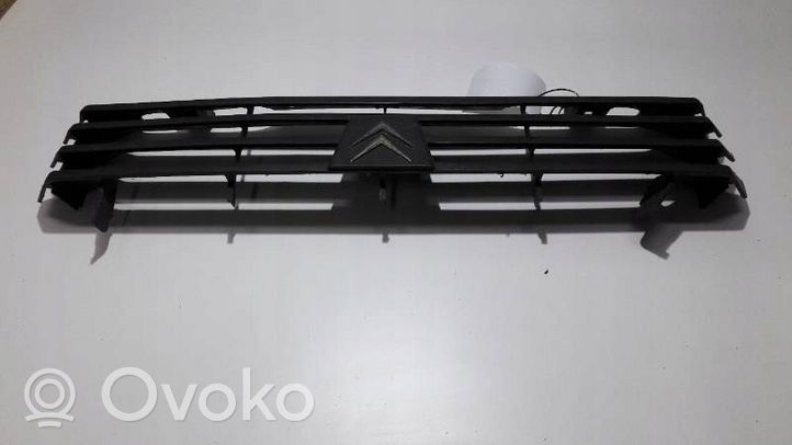 Citroen C15 Maskownica / Grill / Atrapa górna chłodnicy 9612999177