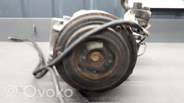 BMW 7 E32 Ilmastointilaitteen kompressorin pumppu (A/C) 1382768