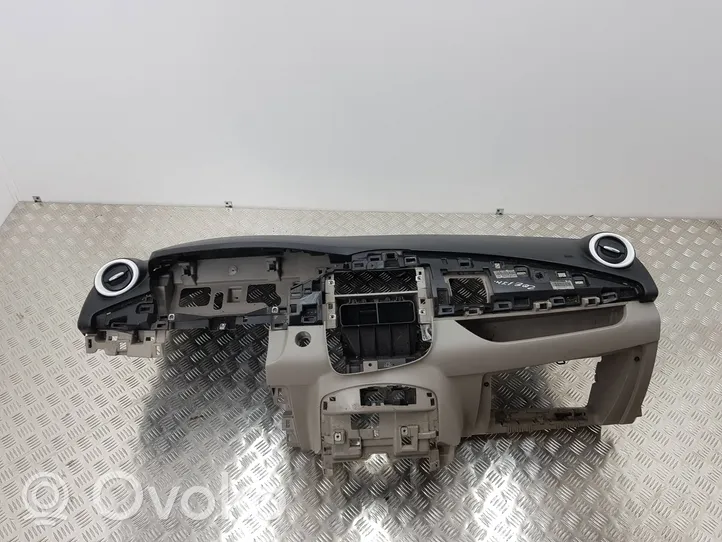 Renault Zoe Dashboard 681000711R