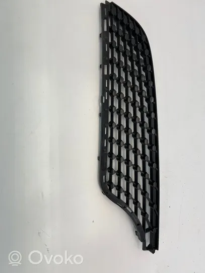 Mercedes-Benz A W176 Grille calandre supérieure de pare-chocs avant A1768382160