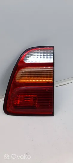 Toyota Land Cruiser (J100) Lampy tylnej klapy bagażnika 