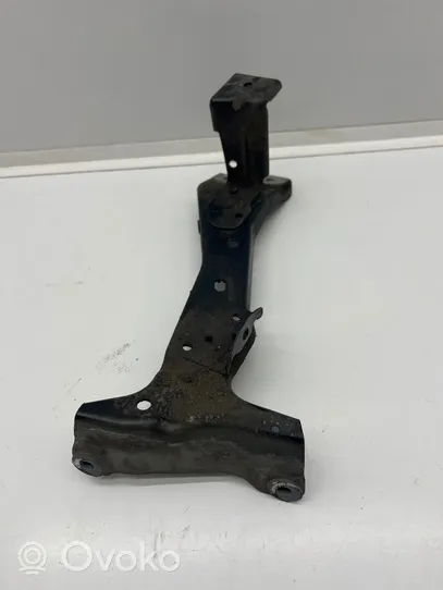 Audi A3 S3 8V Supporto di montaggio del parafango 8V0821136