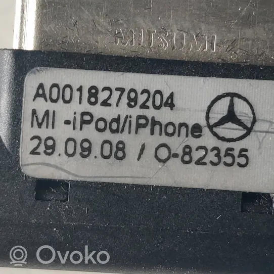 Mercedes-Benz R W251 Gniazdo iPod A0018279204