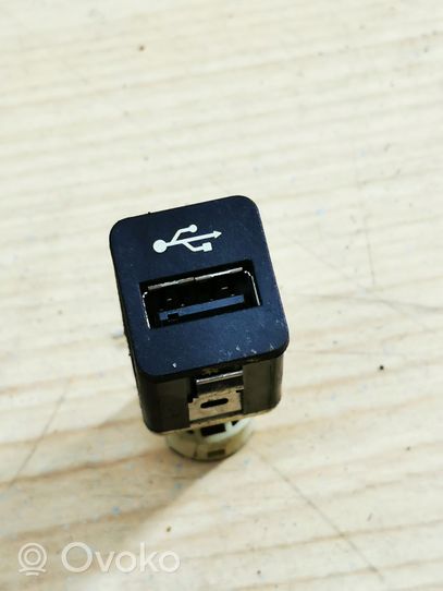 BMW 3 E92 E93 Gniazdo / Złącze USB 9167196