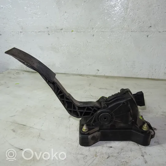 Nissan Navara D40 Accelerator throttle pedal 18002-EA000