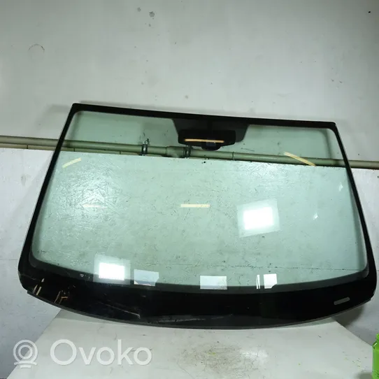 Volkswagen Jetta VI Front windscreen/windshield window 