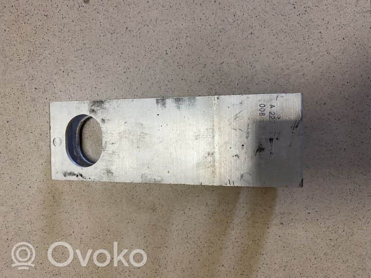 Mercedes-Benz S W222 Radiator mount bracket A2226261481