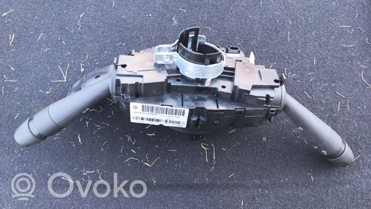 Peugeot 208 Manetka / Przełącznik kierunkowskazów 98369256ZD00