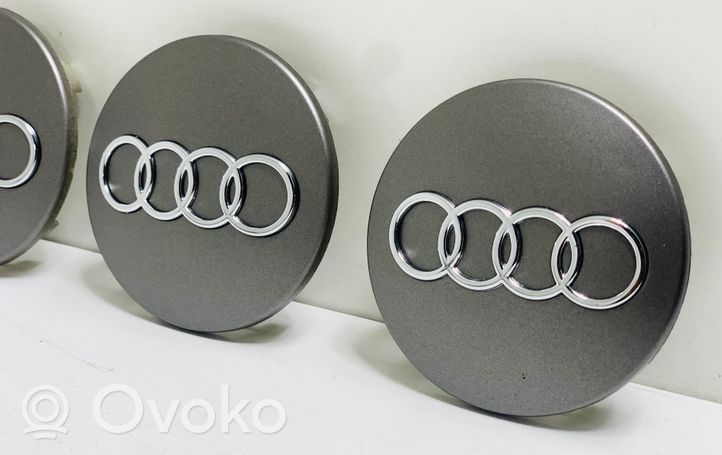 Audi A8 S8 D2 4D Enjoliveur d’origine 8D0601170