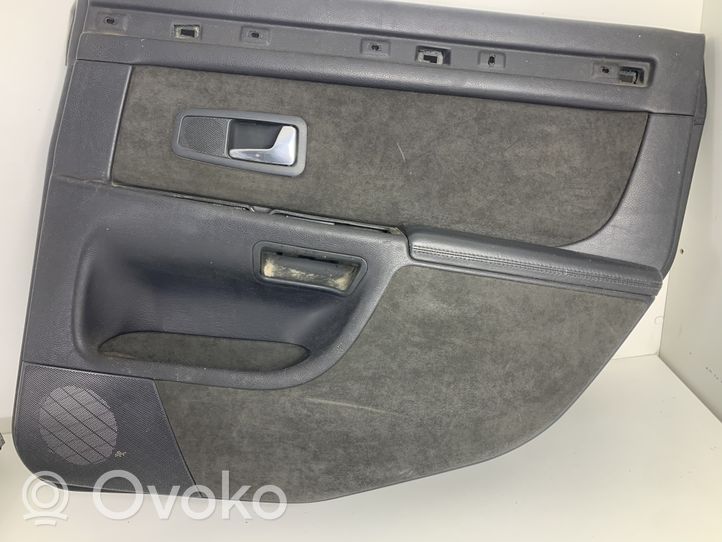 Audi A8 S8 D2 4D Rivestimento del pannello della portiera posteriore 4D0867306