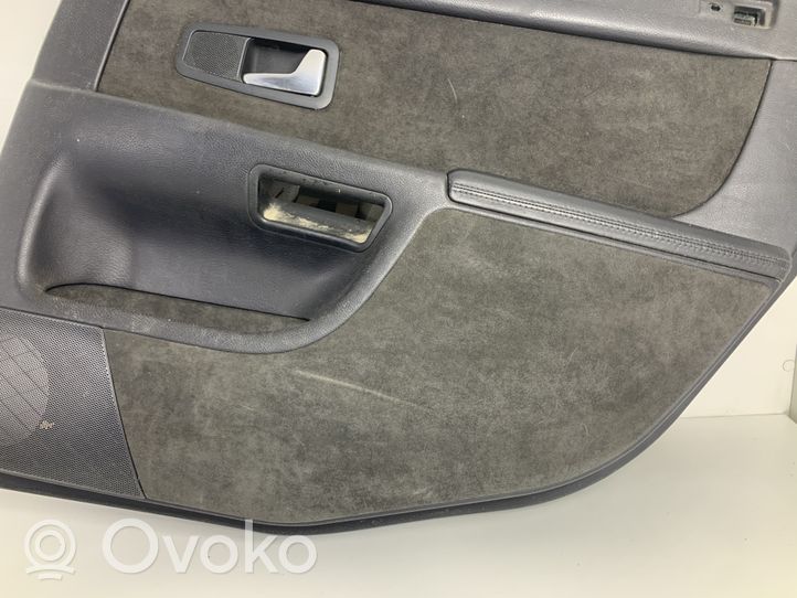 Audi A8 S8 D2 4D Rivestimento del pannello della portiera posteriore 4D0867306