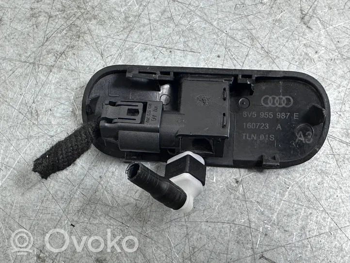 Audi A3 S3 8V Dysza spryskiwacza szyby przedniej / czołowej 8V5955987E