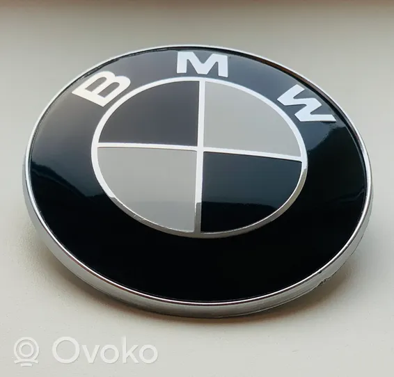 BMW X5 E70 Gamintojo ženkliukas 51148132375