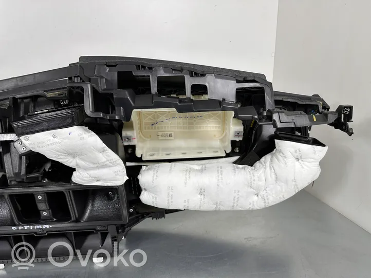 KIA Optima Deska rozdzielcza 84721D4100