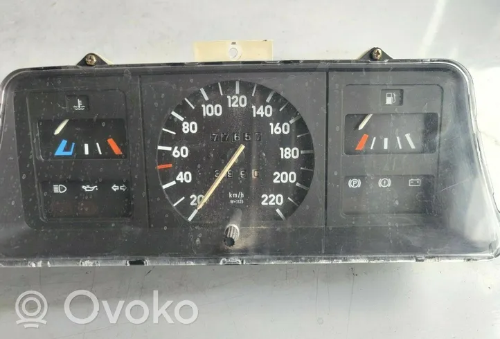 Opel Kadett E Compteur de vitesse tableau de bord 81136035