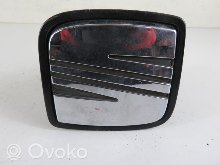 Seat Ibiza II (6k) Takaluukun/tavaratilan kahva 1M68275658