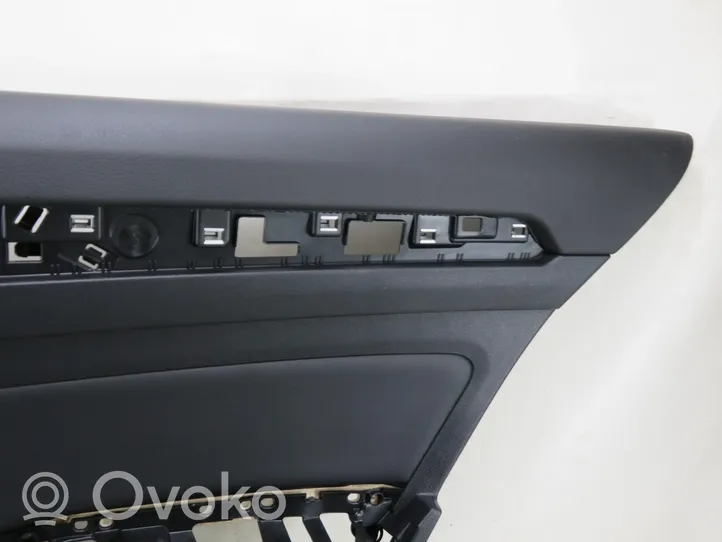 Volkswagen PASSAT B8 Boczek / Tapicerka drzwi tylnych 