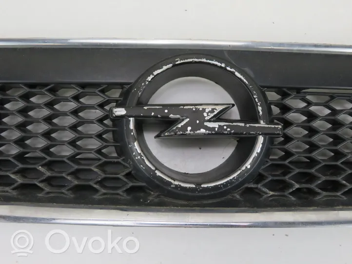 Opel Zafira A Передняя решётка 