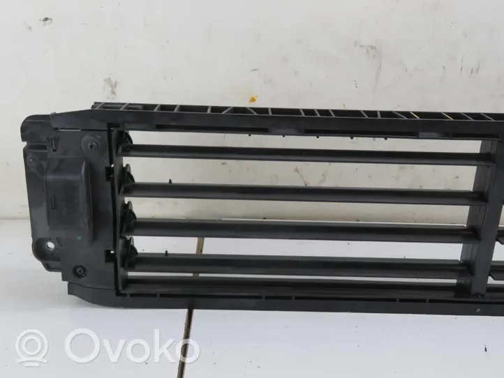 Volkswagen Polo VI AW Grill / Wlot powietrza błotnika przedniego 