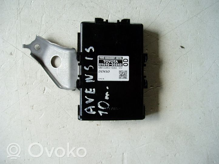 Toyota Avensis T270 Unité de commande, module ECU de moteur 8969005040