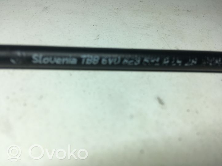 Skoda Fabia Mk3 (NJ) Système poignée, câble pour serrure de capot 6V0823531A