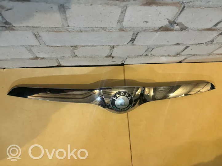 Skoda Yeti (5L) Osłona maski silnika 5L0853633