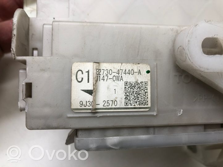 Toyota Prius (XW30) Блок предохранителей 8273047440A