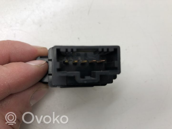 Honda Accord Przełącznik / Przycisk otwierania klapy bagażnika M20419