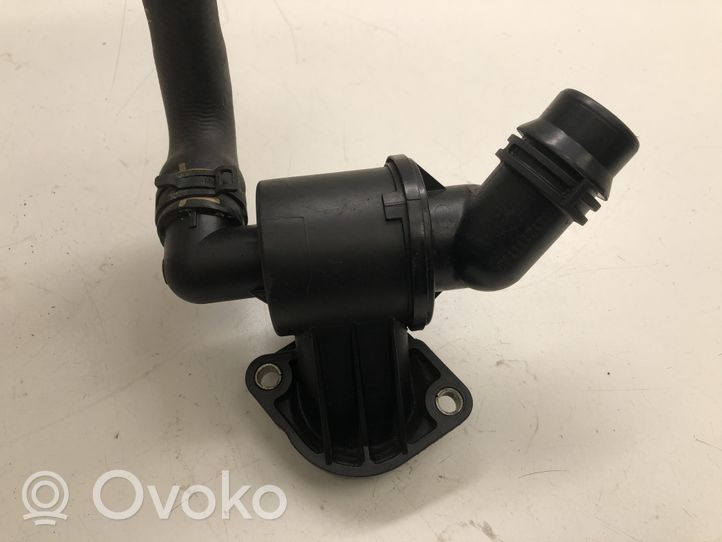 Audi A5 8T 8F Boîtier de thermostat / thermostat 03L121111AD