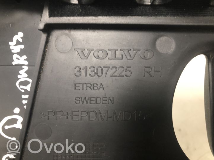 Volvo V40 B-pilarin verhoilu (yläosa) 31307225