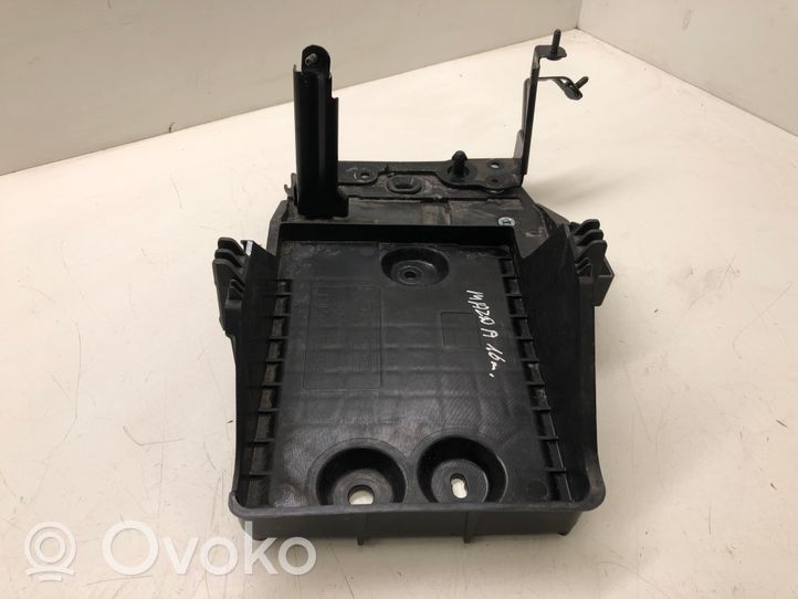 Mazda 3 III Support boîte de batterie B45A56041