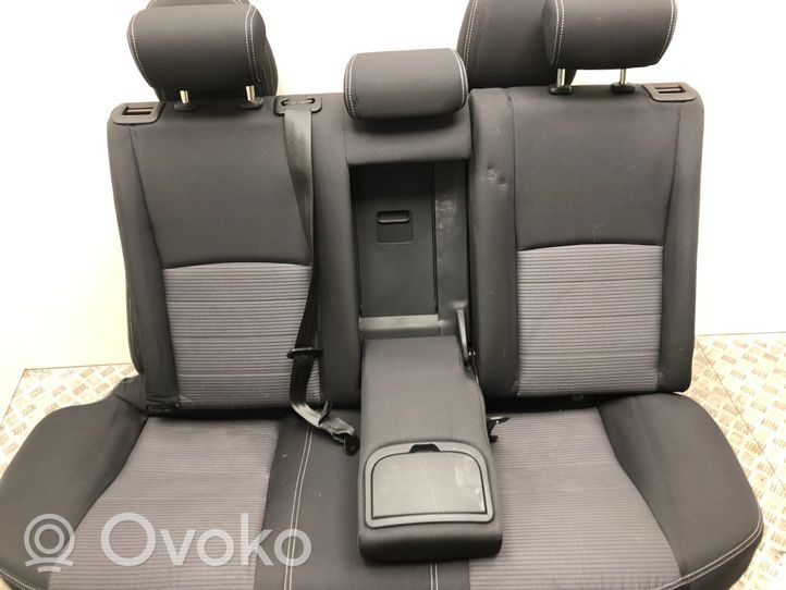 Toyota Avensis T270 Kit intérieur 