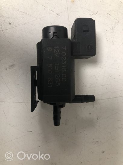 Toyota Avensis T270 Vacuum valve 70231800