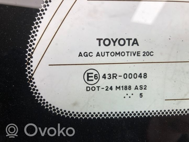 Toyota Avensis T270 Aizmugurējais virsbūves sānu stikls 43R00048