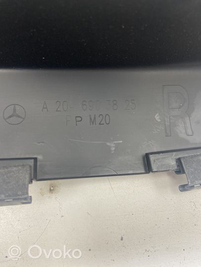Mercedes-Benz C AMG W204 Šoninė apdaila prie galinės sėdynės (apačia) A2046903825