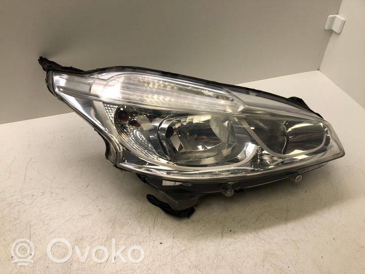 Peugeot 208 Lampa przednia 9802221380