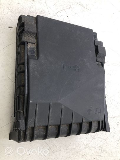 Audi Q3 8U Tapa de caja de fusibles 1K0937132F