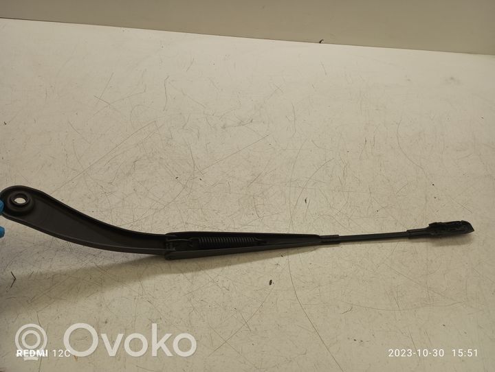 Mercedes-Benz B W246 W242 Front wiper blade arm 