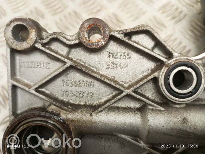 Mercedes-Benz B W246 W242 Halterung Ölfilter / Ölkühler 70364196