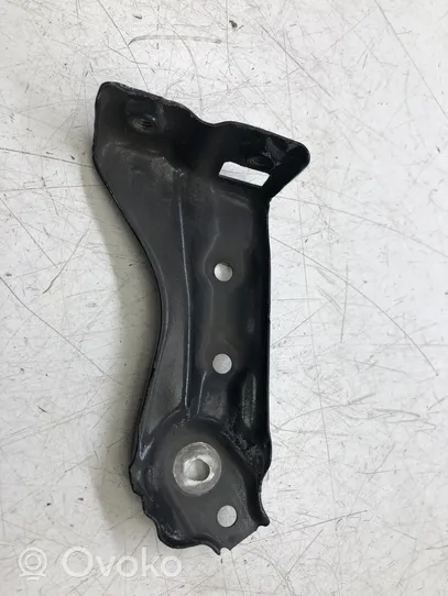 Honda CR-V Fender mounting bracket 