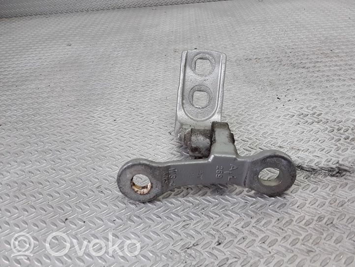 Opel Vectra C Front door lower hinge 